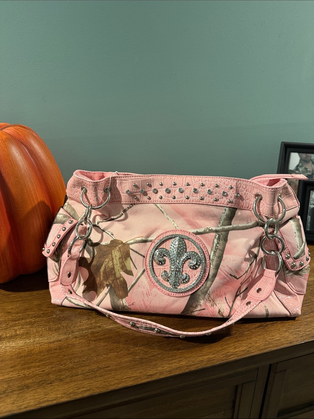 Realtree Pink Camouflage Fleur-Emblem Shoulder Bag